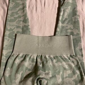 NVGTN Sage Green Camo Seamless Soft Flattering Leggings